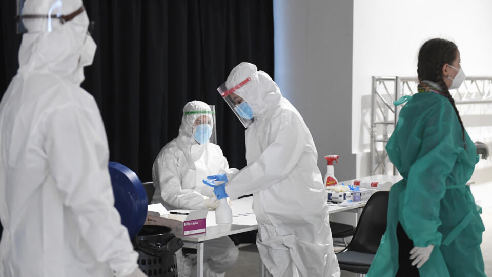 Plošné testovanie na ochorenie COVID-19 pokračovalo v Košiciach 11. januára 2021. Na snímke testovanie v Kulturparku. FOTO TASR – František Iván