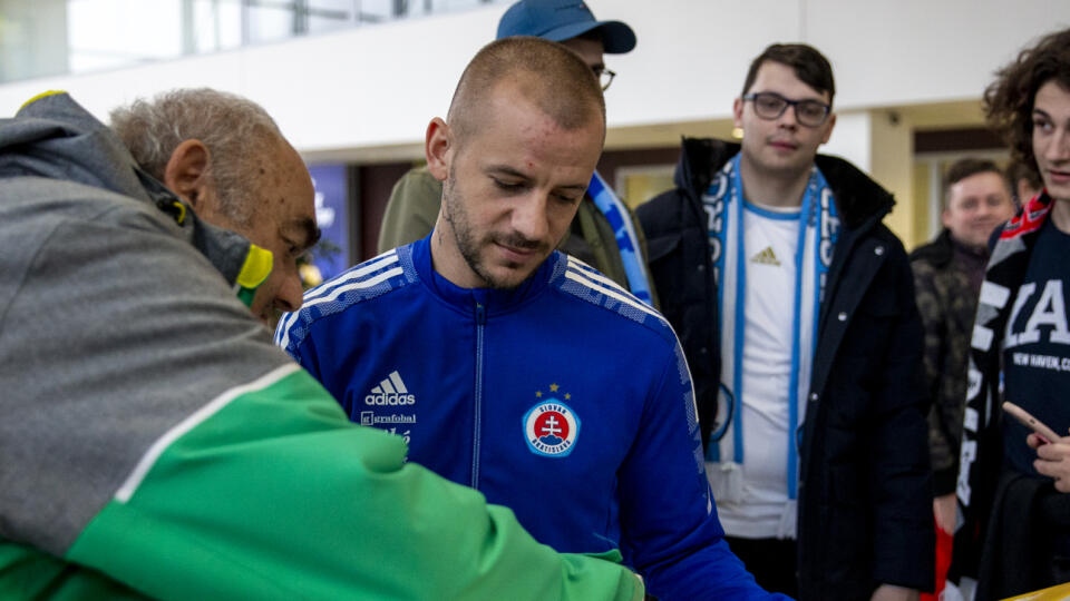 Vladko mladší dokonca podpisoval umelecký obraz jedného z priaznivcov.