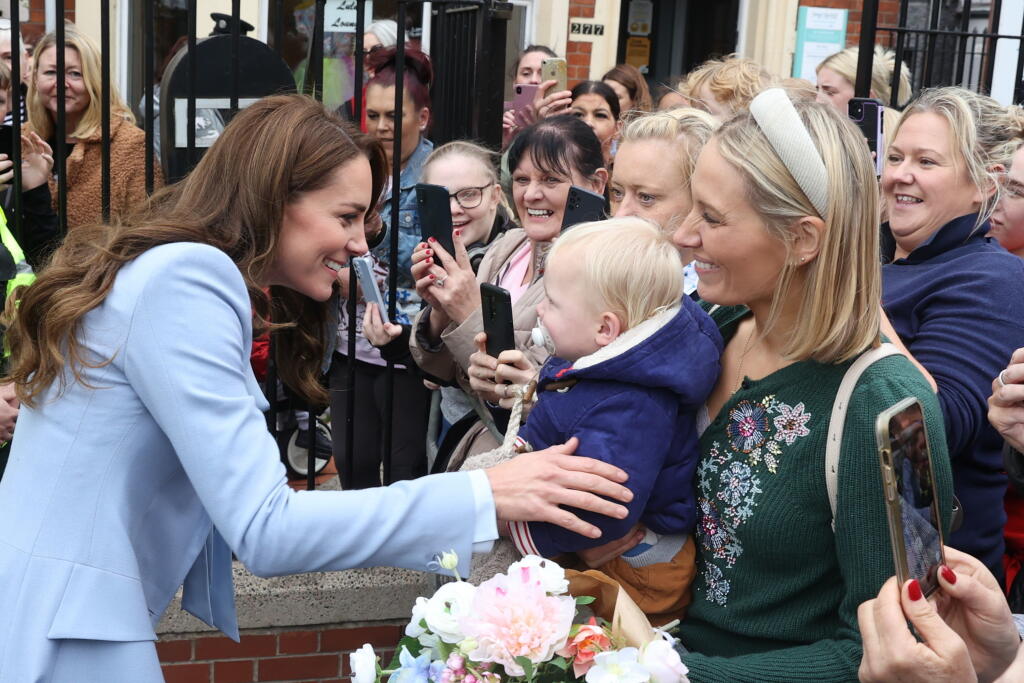 Catherine, princezná z Walesu absolvuje turné po svojej krajine po boku manžela.