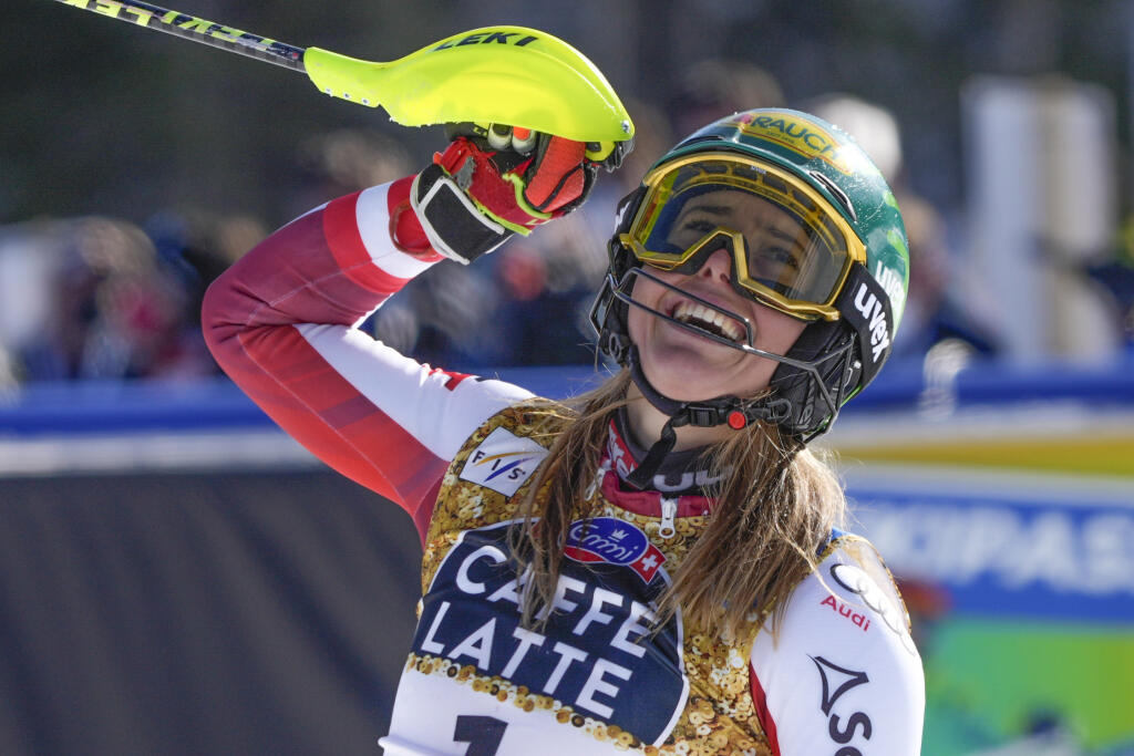 JB 55 Cortina d'Ampezzo - Víťazná rakúska lyžiarka Katharina Liensbergerová oslavuje v cieli po jej víťazstve 2. kola slalomu žien na majstrovstvách sveta v alpskom lyžovaní v talianskom stredisku Cortina d'Ampezzo 20. februára 2021. Slovenská lyžiarka Petra Vlhová získala striebro v slalome na majstrovstvách sveta. V sobotnej súťaži v Cortine d'Ampezzo zaostala o sekundu za víťaznou Rakúšankou Katharinou Liensbergerovou. FOTO TASR/AP
Austria's Katharina Liensberger celebrates after winning the