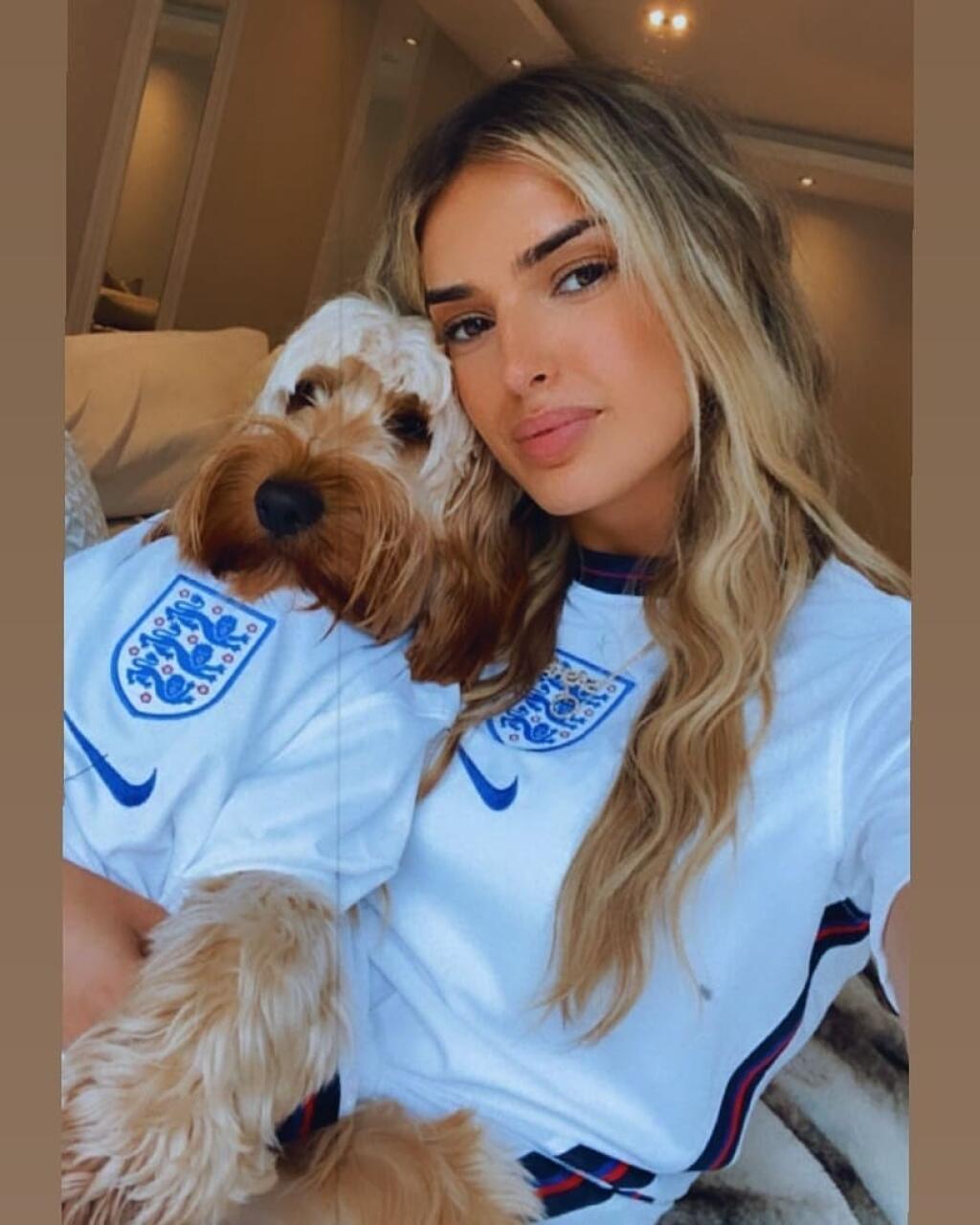 Grealishova frajerka Sasha sa na instagrame rada podelí aj o takéto zábery.