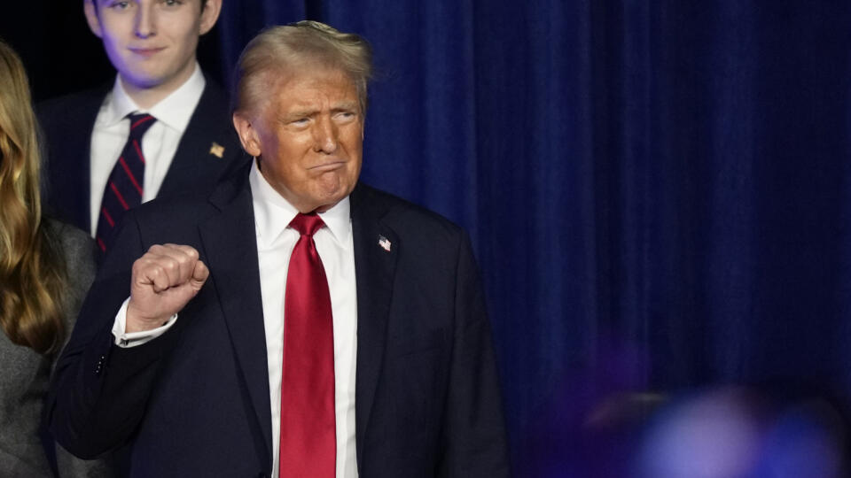 KK44 West Palm Beach - Republikánsky prezidentský kandidát a americký exprezident Donald Trump prichádza na príhovor počas volebnej noci v americkom West Palm Beach 5. novembra 2024. FOTO TASR/AP
Republican presidential nominee former President Donald Trump arrives to speak at an election night watch party, Wednesday, Nov. 6, 2024, in West Palm Beach, Fla. (AP Photo/Alex Brandon)