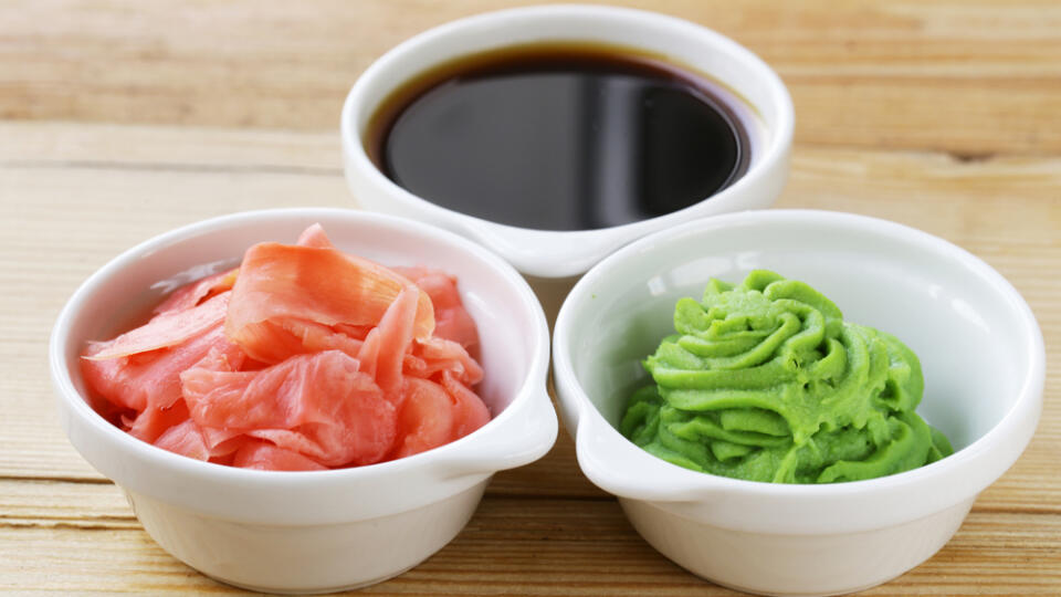 Nakladaný zázvor, sójová omáčka a wasabi sú typické pre japonskú kuchyňu.