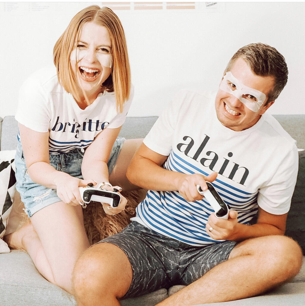 S manželom Dominikom si chvíle voľna užívame najčastejšie na xbody tréningoch ako aj pri xboxe. Najideálnejšie v tričkách s nápismi Brigitte a Alain inšpirované známou dvojicou Brigitte Bardot a Alain Delon.