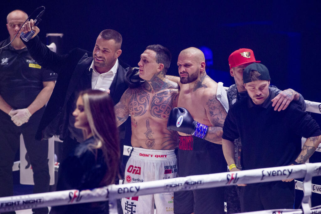 Na snímke je Patrik Vrbovský a Gábor Boráros počas podujatia Fight night challenge.