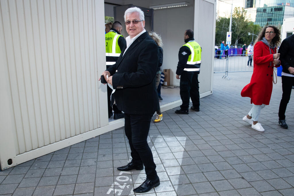 Vincent Lukáč pred košickou Steel Arénou.