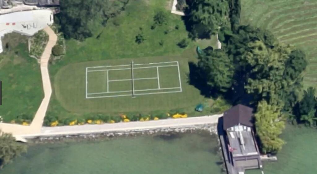 Tu bude stáť budúce sídlo Rogera Federera a jeho rodiny. Súčasťou komplexu budú vonkajšie tenisové kurty a fitnescentrá, ale aj školské budovy určené na výchovu detí.