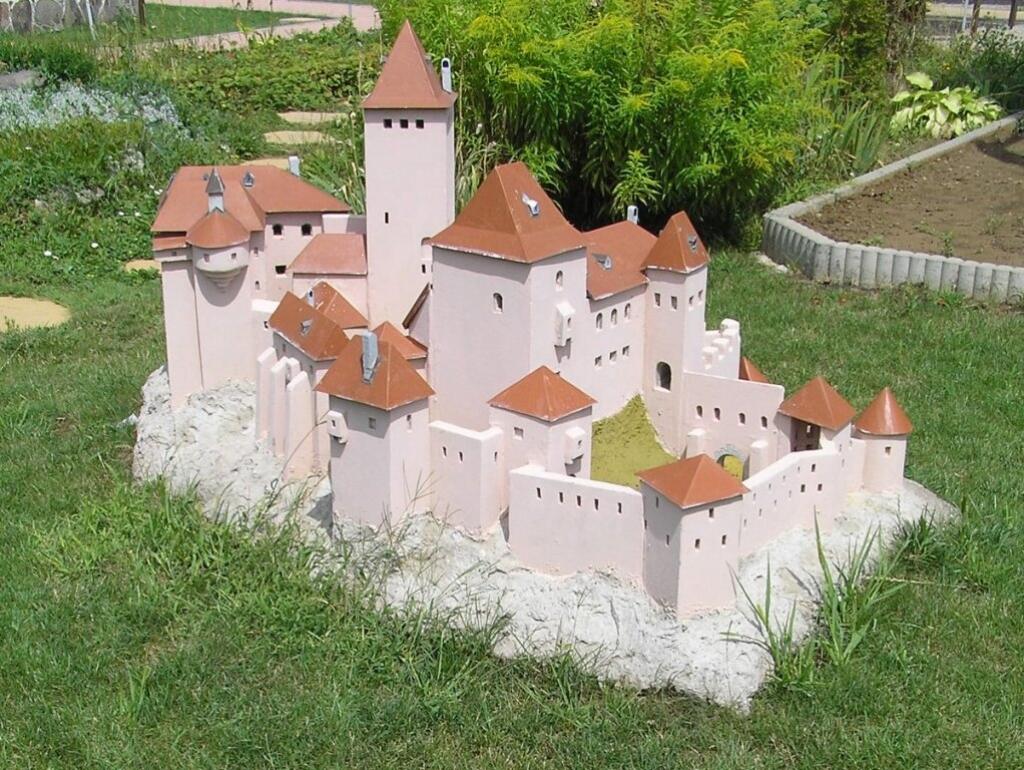 Hrad Tematín je dominantou stredného Považia.