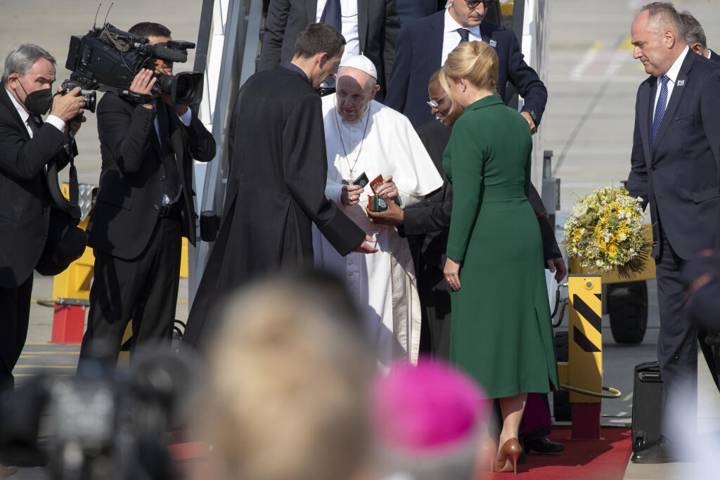 Prílet pápeža Františka na letisko M.R. Štefánika v Bratislave pri príležitosti trodňovej apoštolskej návštevy Slovenska.