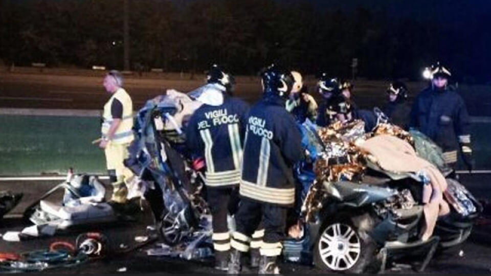 Z auta marockej rodiny ostala hromada šrotu.