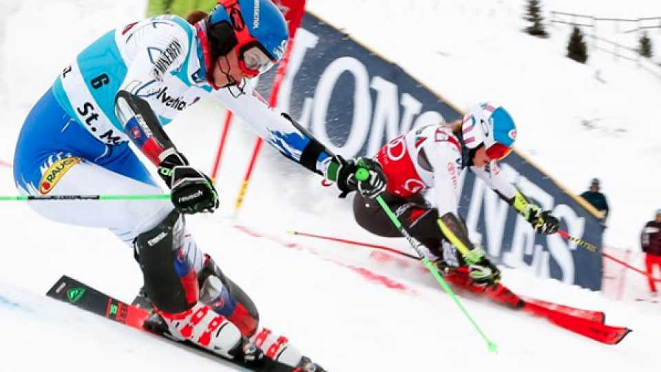 Tento víkend sa presunie Svetový pohár žien do švajčiarského St. Moritz. Minulý rok tu vyhrala Super-G aj paralelný slalom Mikaela Shiffrinová (24). V druhej z disciplín vo finále tromfla Petru Vlhovú (24). Slovenka túto sezónu nezačala najideálnejšie a jej šance na víkendový úspech sú otázne.