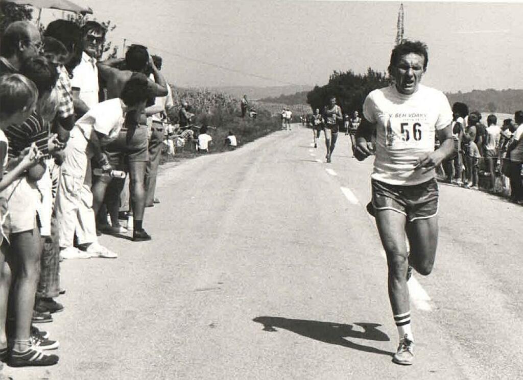 Vo veku 65 rokov zomrel bývalý popredný slovenský vytrvalec Milan Seman, ktorý v 80. rokoch žal úspechy vo farbách Slávie SVŠT Bratislava a Interu Bratislava.