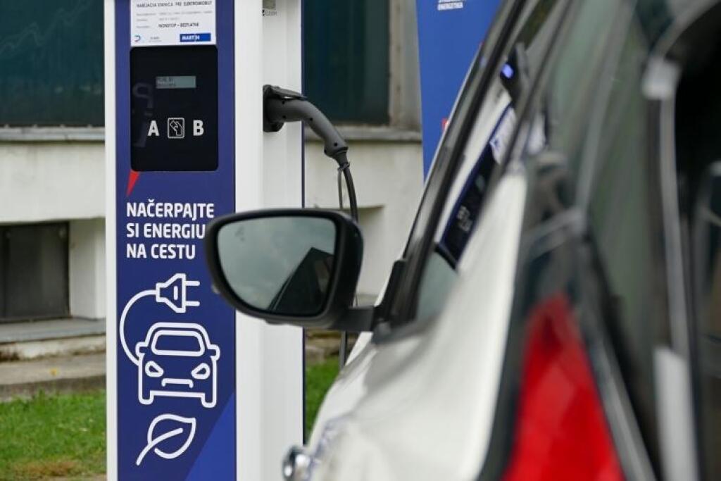 Elektromobily majú prvý problém. Sieť nabíjacích staníc kríva