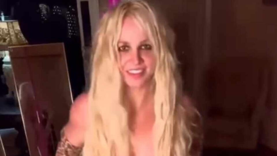 Britney Spears predviedla na tyči sériu žhavých pohybov.