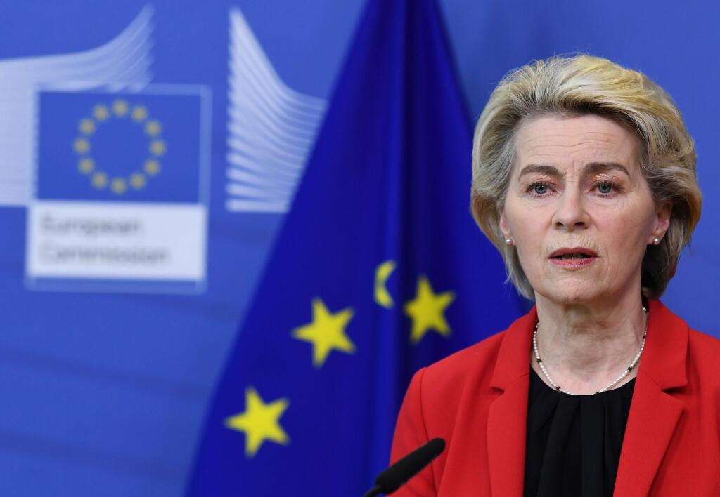 EBE 24 Brusel - Európska únia poskytne Ukrajine ďalšiu núdzovú makrofinančnú pomoc, a to vo výške 1,2 miliardy eur. Uviedla to predsedníčka Európskej komisie (EK) Ursula von der Leyenová (na snímke) v oficiálnom vyhlásení v Bruseli pondelok 24. januára 2022. FOTO TASR/AP


European Commission President Ursula von der Leyen makes a statement on EU financial support for Ukraine at EU headquarters in Brussels, Monday, Jan. 24, 2022. (John Thys, Pool Photo via AP)
