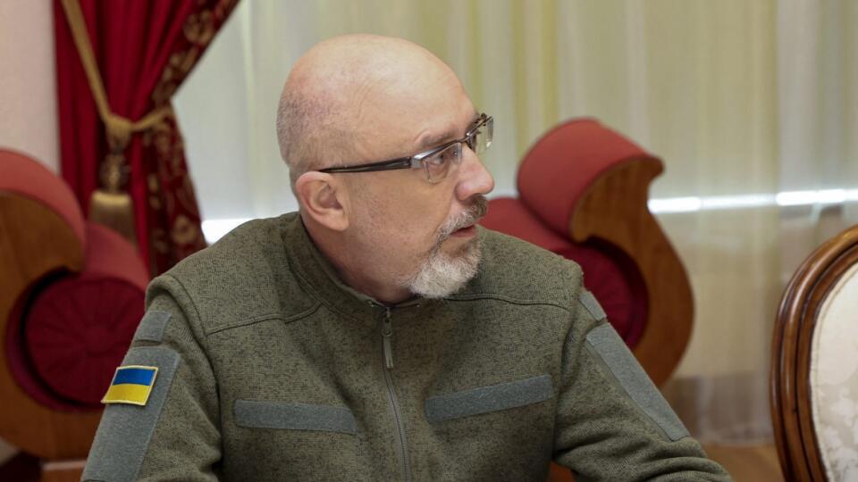 WA 6 Homeľ - Ukrajinský minister obrany Olexij Reznikov počas mierových rozhovorov medzi ruskou a ukrajinskou delegáciou v Homeľskej oblasti v blízkosti bielorusko-ukrajinskej hranice v pondelok 28. februára 2022. FOTO TASR/AP
Ukrainian Minister of Defense Oleksii Reznikov attends peace talks with the Russian delegation in the Gomel region, Belarus, Monday, Feb. 28, 2022. The Russian and Ukrainian delegations have met for their first talks today. The meeting is taking place in Gomel region on t