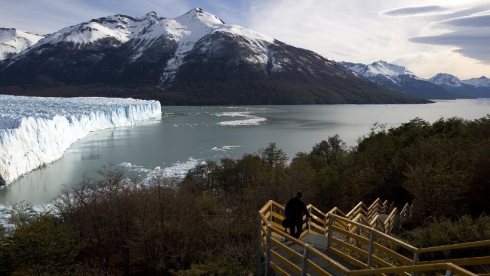 Z ľadovca sa každé štyri roky oddelí veľký blok do jazera Lago Argentino.