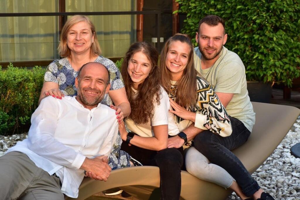 Na rodinnom zábere z leta 2020 už Katka na ľavej ruke obrúčku nemala.