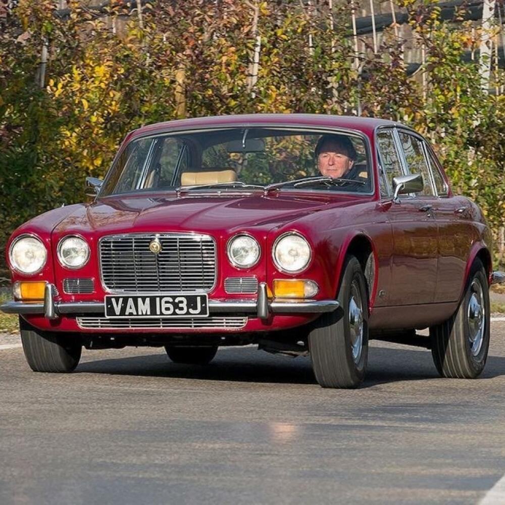 Jaguar XJ.