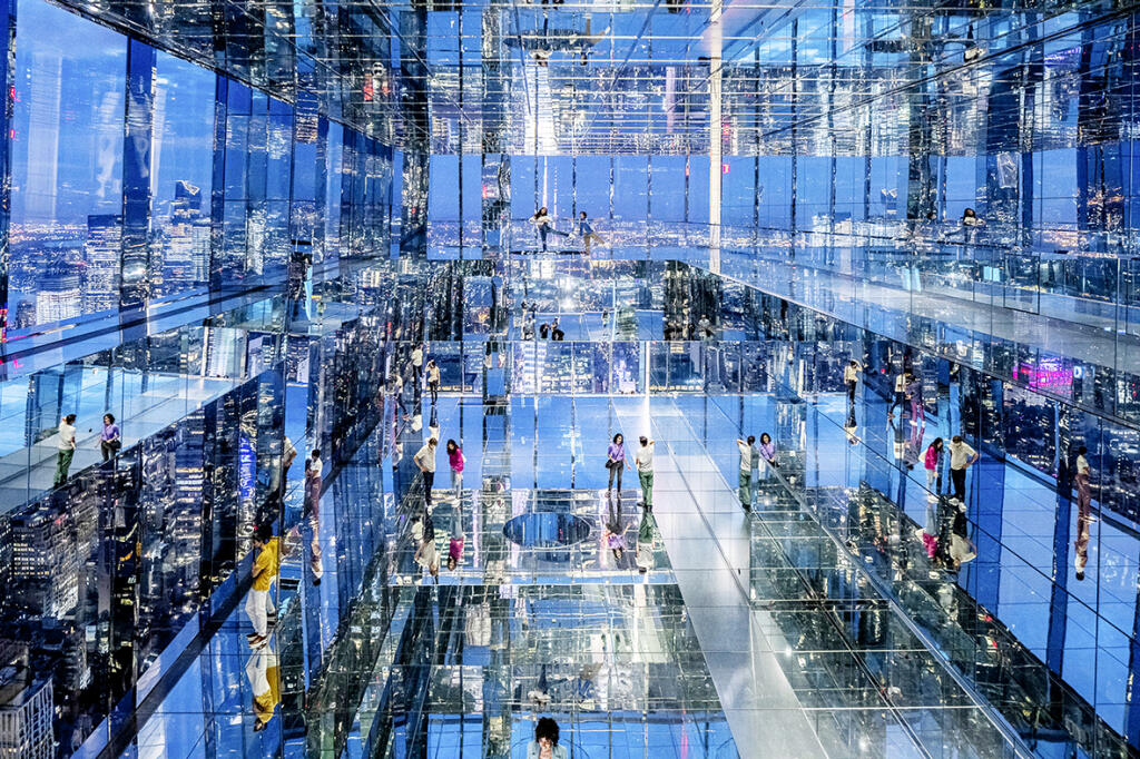Amazing glass bottom viewing platforms and elevators a New York skyscraper not for the faint hearted