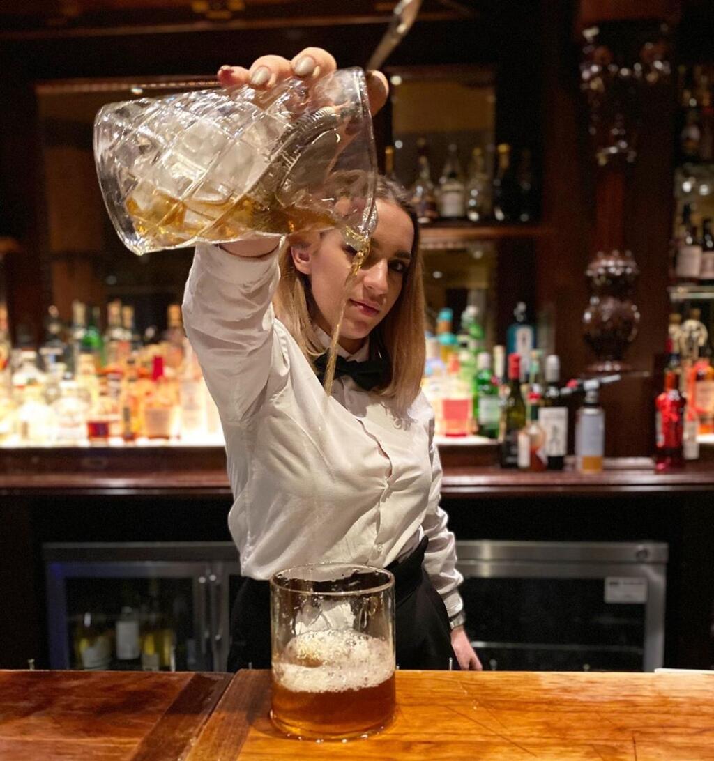 Samantha sa presťahovala do Anglicka, kde sa živí ako barmanka v jednom zo známych londýnskych klubov. „Myslím, že moja „sláva“ sa skončila odsťahovaním zo Slovenska. Stala sa mi však zaujímavá vec. Prvý deň v novej práci v Anglicku sa prišiel so mnou zoznámiť kolega-Grék a hovorí mi, že to určite ja som bežala tri týždne dozadu po ihrisku. Povedala som si, že moja „hviezdička“ teda stále nezhasla.“ (smiech)
