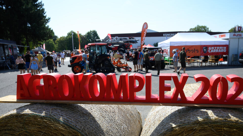 Po dvoch pandemických rokoch sa na Národné výstavisko agrokomplex v Nitre vrátila medzinárodná poľnohospodárska a potravinárska výstava Agrokomplex. Na 47. ročníku sa od štvrtka predstavuje 416 vystavovateľov a deväť národných poľnohospodárskych a potravinárskych zväzov. Výstava potrvá do nedele 21. augusta 2022. Nitra, 18. augusta 2022. FOTO TASR - Henrich Mišovič