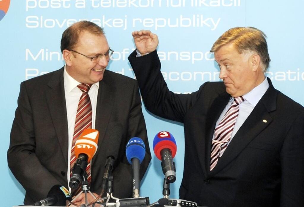 Prezident Ruských železníc Vladimir Ivanovič Jakunin s vtedajším ministrom dopravy Ľubomírom Vážnym