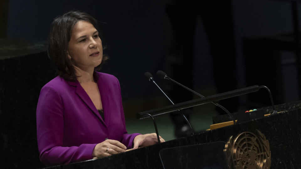 PK 21 New York - Nemecká ministerka zahraničných vecí Annalena Baerbocková sa prihovára počas konferencie o plnení Zmluvy o nešírení jadrových zbraní (NPT) v sídle OSN v New Yorku 1. augusta 2022. FOTO TASR/AP
Germany's Minister of Foreign Affairs Annalena Baerbock addresses the 2022 Nuclear Non-Proliferation Treaty (NPT) review conference, in the United Nations General Assembly, Monday, Aug. 1, 2022. (AP Photo/Yuki Iwamura)