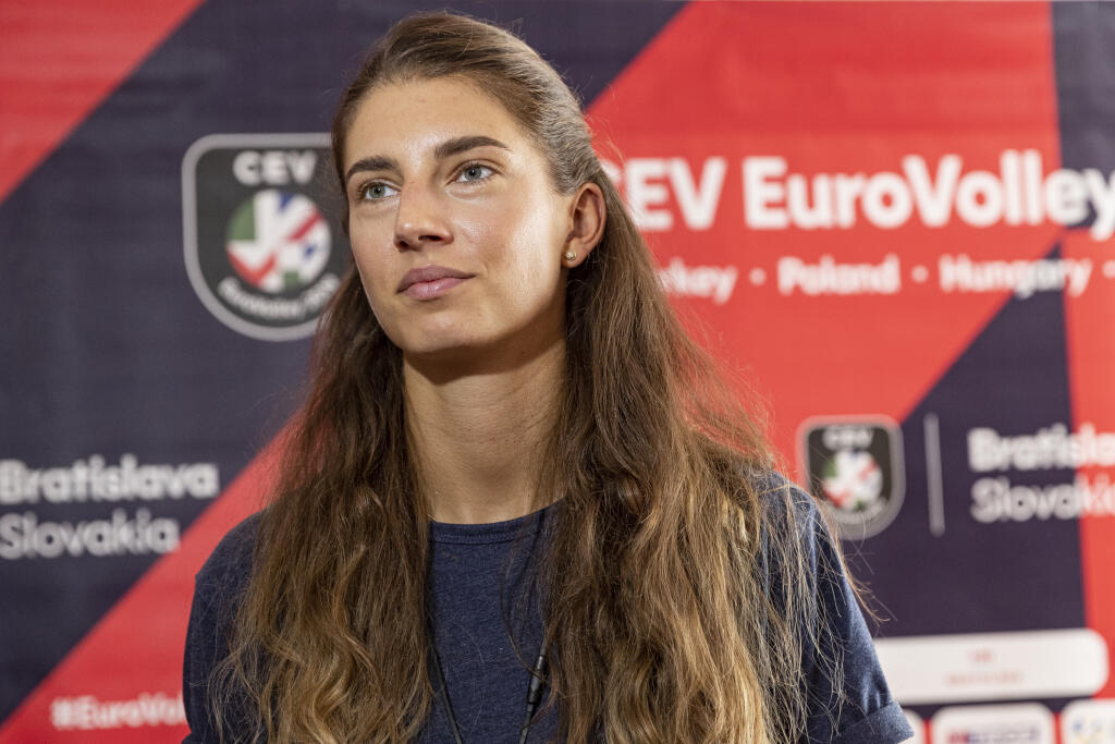 Nikola Radosová je sexi kosť.