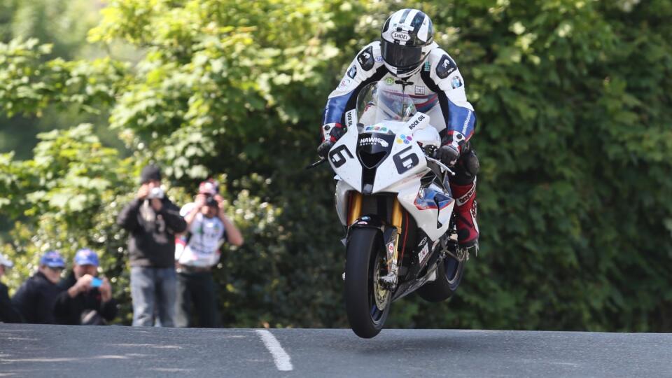PACEMAKER, BELFAST, 31/5/2014: Michael Dunlop (BMW/Hawk Racing) on his way to victory in Saturdayís Dainese Isle of Man TT Superbike Race. PICTURE BY DAVE KNEEN