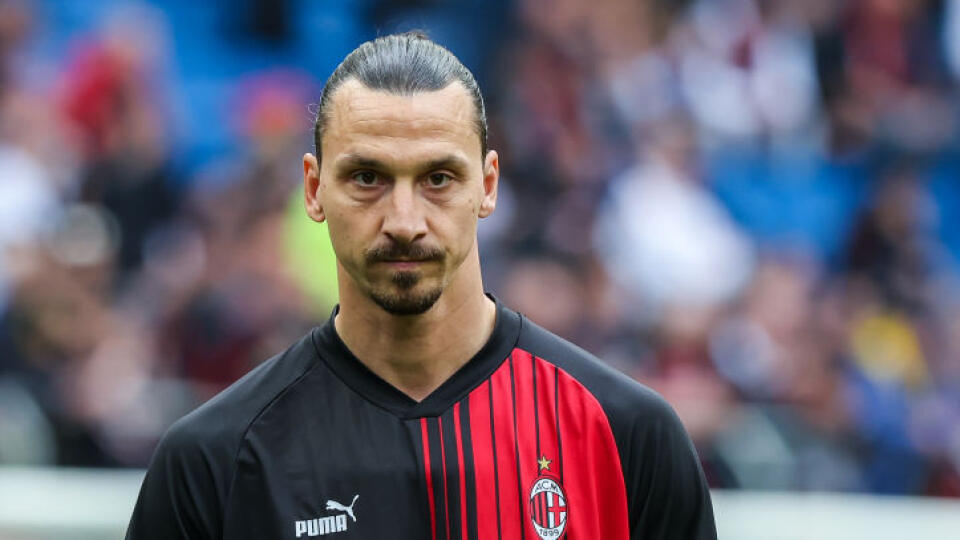 Zlatan Ibrahimovič pri rozcvičke pri svojej poslednej rozcvičke v drese AC Milána.