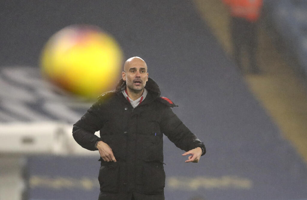 Na snímke tréner City Pep Guardiola v dohrávanom zápase 16. kola anglickej Premier League vo futbale Manchester City - Brighton & Hove Albion FC v stredu 13. januára 2021.