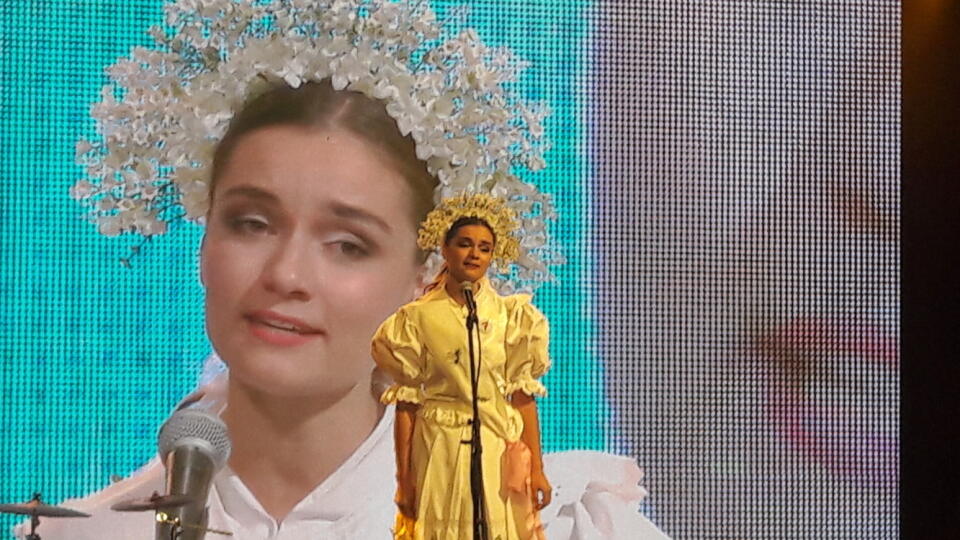 Miriam Bystričanová z Likavky – Toto je nová MISS Folklór 2017 Študuje v Bratislave špeciálnu pedagogiku. Okrem tanca vo folklórnom súbore sa učí hrať na cimbal. Navštevuje starých ľudí a zbiera od nich múdrosti a pamäte. Robí brigádnicky aj sprievodkyňu na Oravskom hrade. A podľa nej si titul Miss Folklór zaslúžili všetky jej kamarátky a vôbec nečakala, že to vyhrá práve ona.