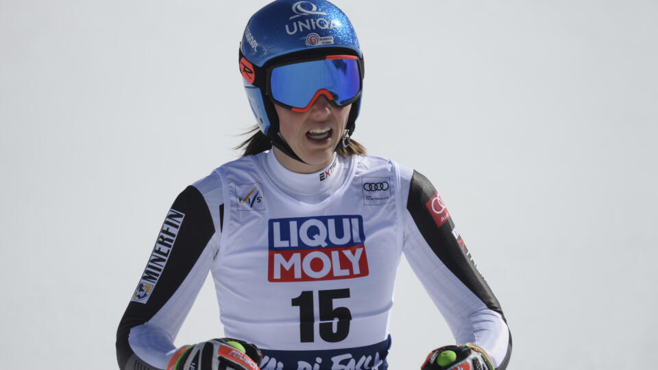 Petra Vlhová v cieli super-G žien Svetového pohára v alpskom lyžovaní v talianskom stredisku Val di Fassa.