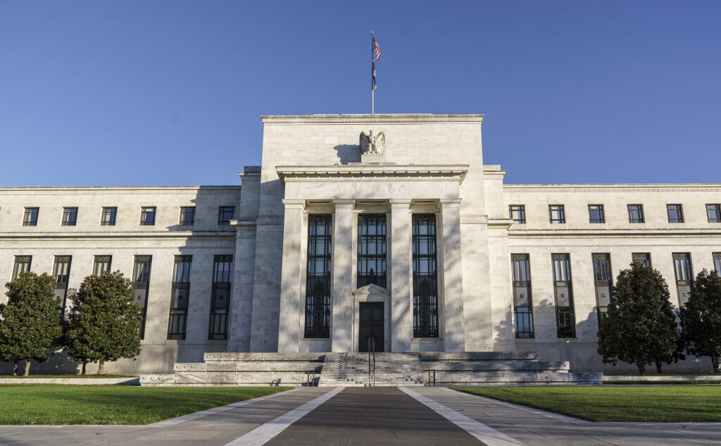 KK30 archív Washington - Na archívnej snímke zo 16. novembra 2020 budova Americkej centrálnej banky (Fed) vo Washingtone. Americká centrálna banka (Fed) prvýkrát od roku 2020 uvoľnila menovú politiku. Menový výbor (FOMC) znížil kľúčovú úrokovú sadzbu o 50 bázických bodov do pásma 4,75 % až 5 %. FOTO TASR/AP
FILE - The Federal Reserve is in Washington is shown on Nov. 16, 2020. (AP Photo/J. Scott Applewhite, File)