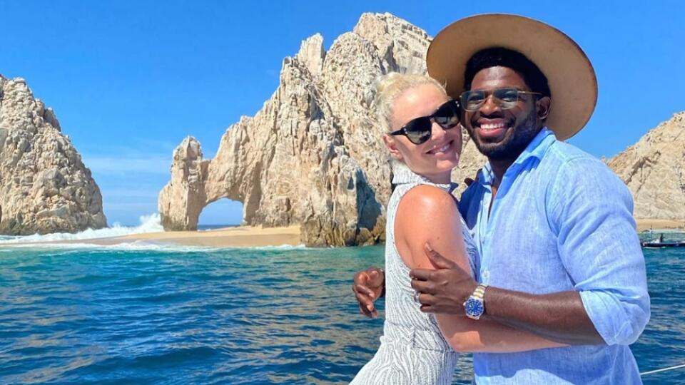 Lindsey Vonnová a jej priateľ P.K. Subban pravidelne odhaľujú fanúšikom na instagrame zábery zo súkromia. Teraz však hokejista zašiel ešte ďalej a odhalil, čo skrýva bývalá lyžiarka v podprsenke.