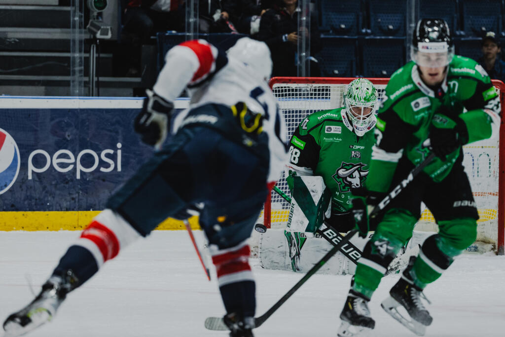 Na snímke Jakub Lackovič (Nové Zámky)počas zápasu 11.kola základnej časti hokejovej Tipos Extraligy medzi HC Slovan Bratislava a HC Nové Zámky.