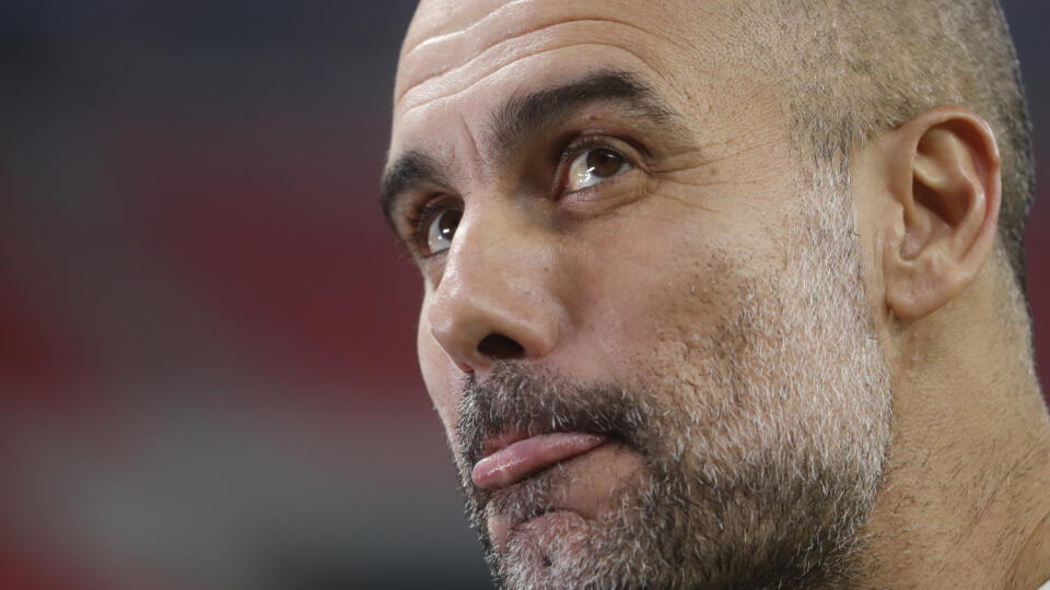 EBE 61 Budapešť - Na snímke španielsky tréner Manchestru City Josep Guardiola pred prvým zápasom osemfinále Ligy majstrov vo futbale Borussia Mönchengladbach - Manchester City na štadióne Puskás Aréna v Budapešti v Maďarsku 24. februára 2021. FOTO TASR/AP
Manchester City's head coach Pep Guardiola grimaces ahead of the Champions League round of 16 first leg soccer match between Borussia Monchengladbach and Manchester City at the Puskas Arena stadium in Budapest, Hungary, Wednesday, Feb. 24, 202