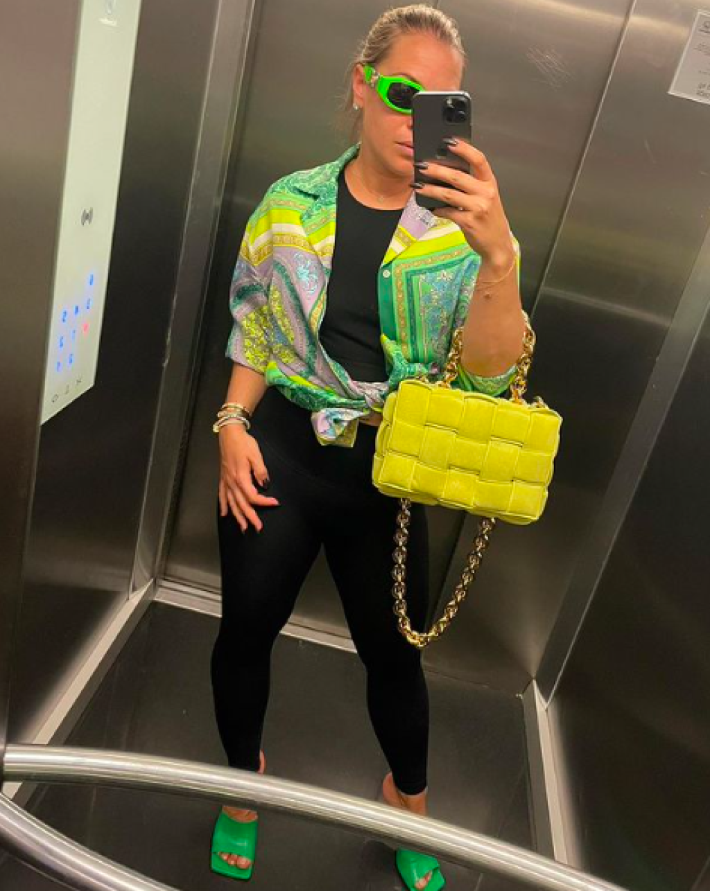 Dominika sa predviedla na Instagrame kabelkou značky Bottega, ktorá stojí 3000 eur.