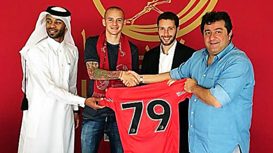Mino Raiola (vpravo) vybavil Vladimírovi Weissovi (druhý zľava) pred rokmi aj prestup do Kataru