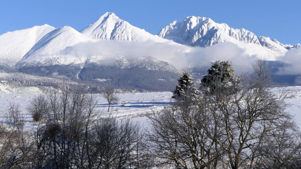 Na snímke z 4. decembra 2023 zasnežené Vysoké Tatry. FOTO TASR – Erika Ďurčová 