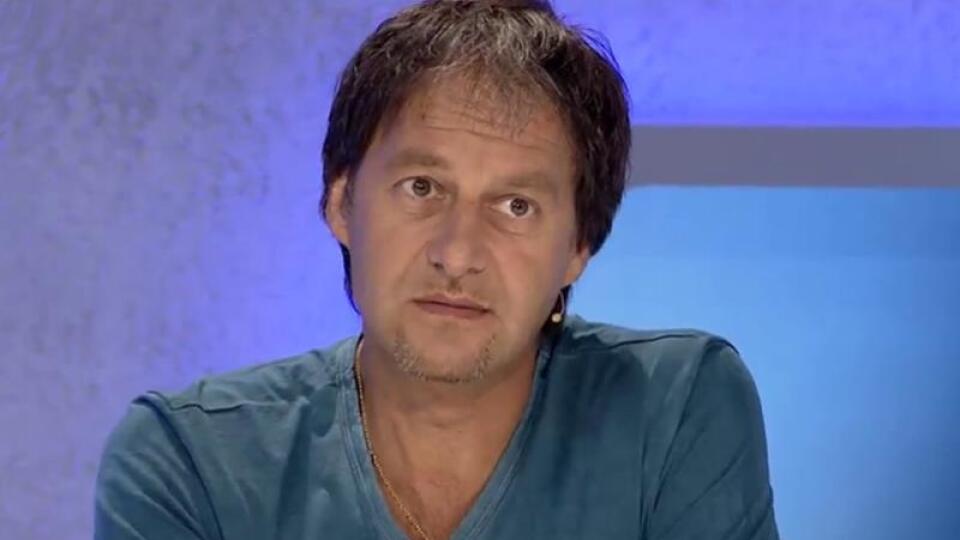 Habera hádzal na súťažiacich kyslé grimasy.