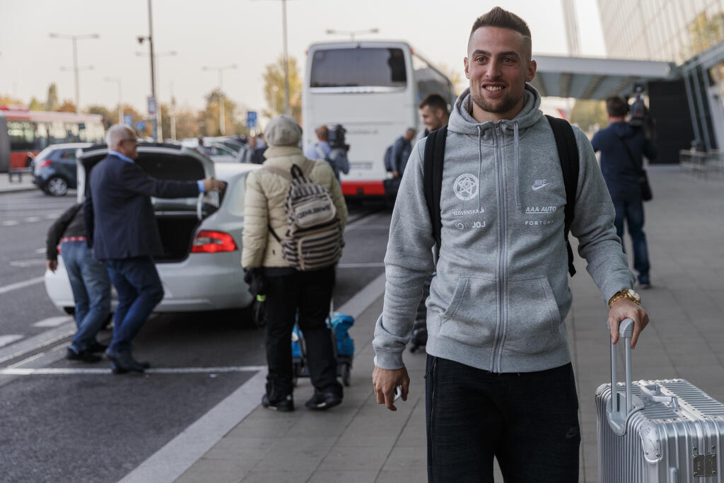 Slovenskí futbalisti odleteli na prípravný zápas do Švédska.