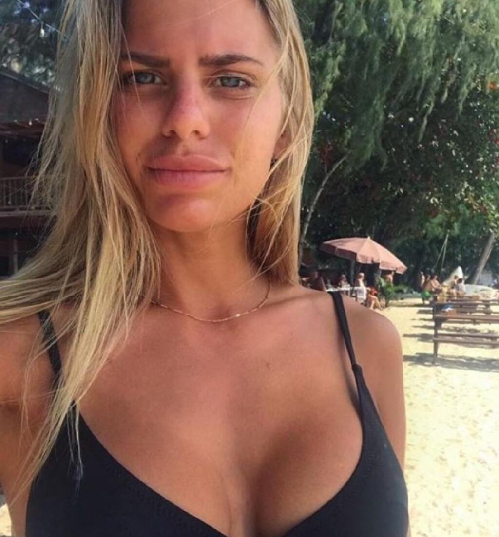 Švédska priateľka českého hokejistu Davida Pastrňáka Rebecca je poriadna dračica a môže sa pochváliť sexi krivkami.