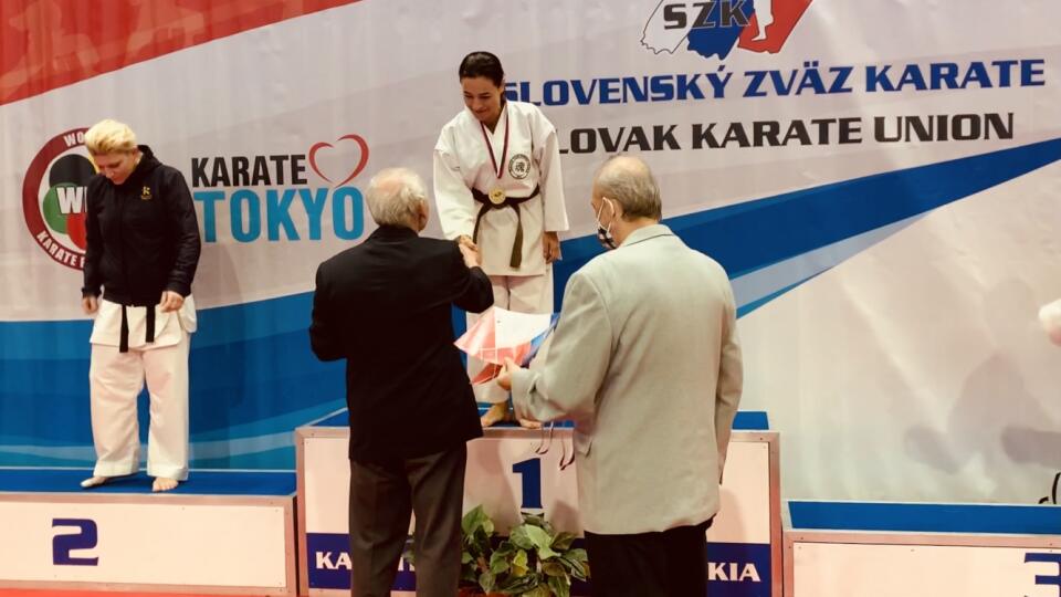 Tomuto športu sa venujú aj jej deti, ktoré trénujú v známom nitrianskom karate klube Farmex Nitra. Práve ich tréner Klaudio Farmadin ju oslovil, či by po prestávke nechcela opäť aktívne športovať a súťažiť.