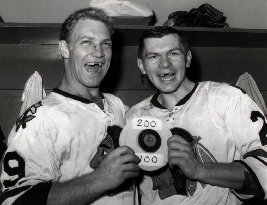 Hull a Stan Mikita vytvorili v Chicagu legendárne duo.