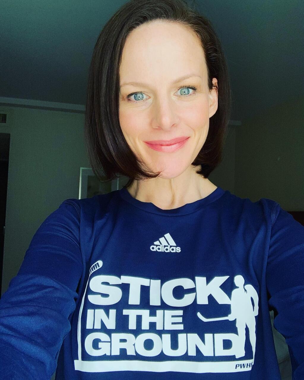 Leah Hextallová je prvou komentátorkou zápasov NHL stanice ESPN.