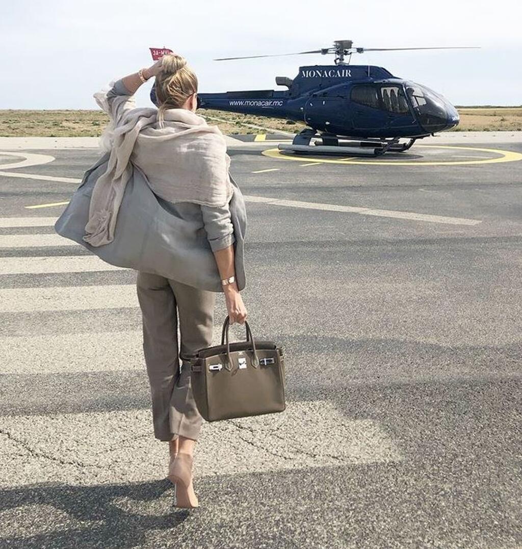 Drahý let: Alena Pallová sa z letiska v Nice dokáže presunúť do Monaka za luxusných sedem minút, let helikoptérou stojí približne 200 eur.