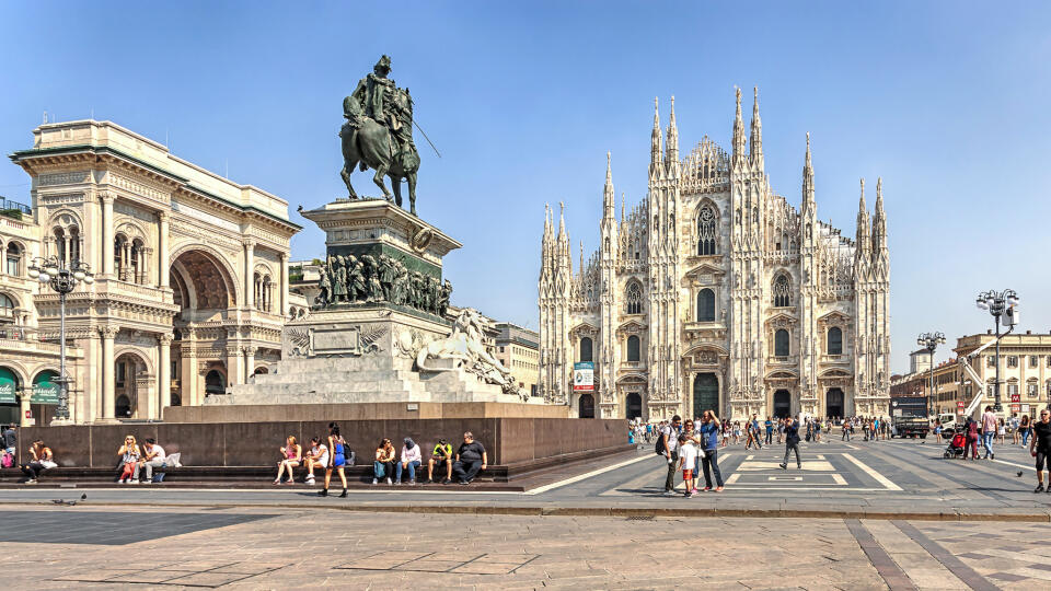 Milánska katedrála Duomo sa nachádza v historickom centre mesta.