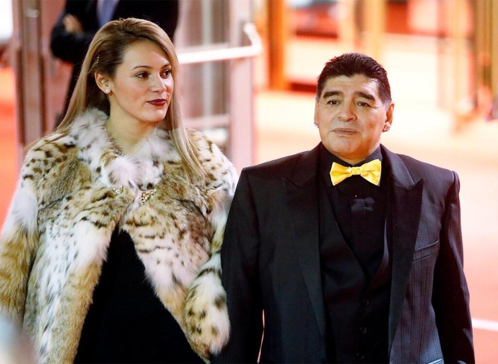 Momentálne tvorí Maradona pár s Rociou Olivovou, pre ktorú opustil tehotnú Ojedovú. Ich vzťah je nabitý rozchodmi, podozreniami z nevery a hádkami, no nakoniec si bývalá futbalistka omotala Diaga okolo prsta. Stále sú spolu, i keď ju Maradona v minulosti napadol a dáva ju sledovať. Pár sa vraj tajne zosobášil v roku 2014.